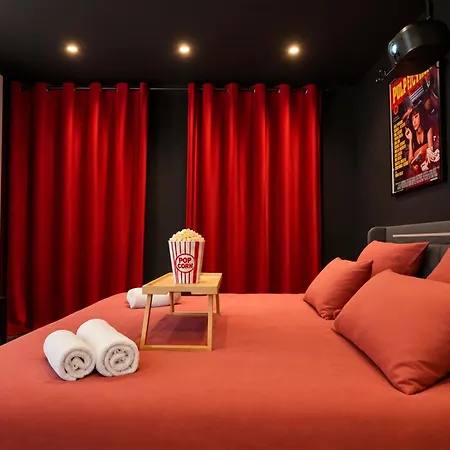 Cinema Privee King Size Apartment