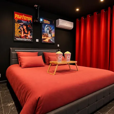 Cinema Privee King Size Apartment *